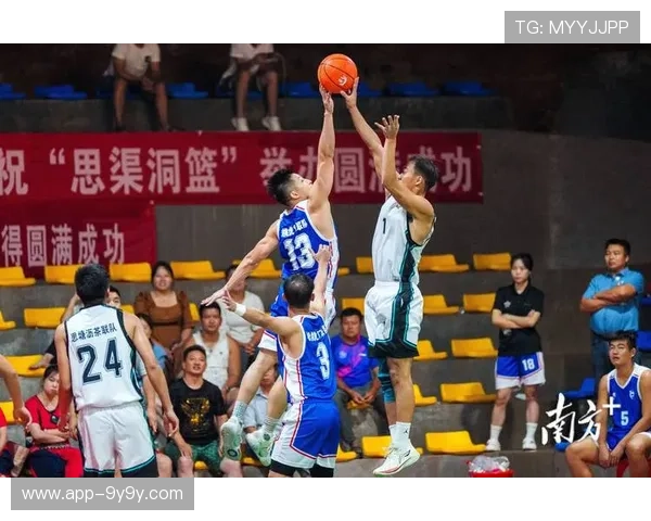 贵州铜仁洞穴篮球场成乡村社交新中心，赛事期间农特产销售额破50万元