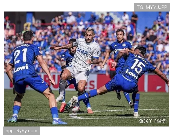 赫塔费客场两球完胜阿拉维斯，积分跃居中游